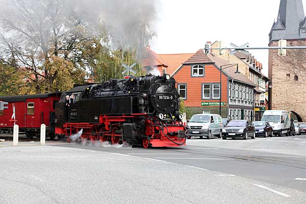 99 7234 auf der Kreuzung Westerntor