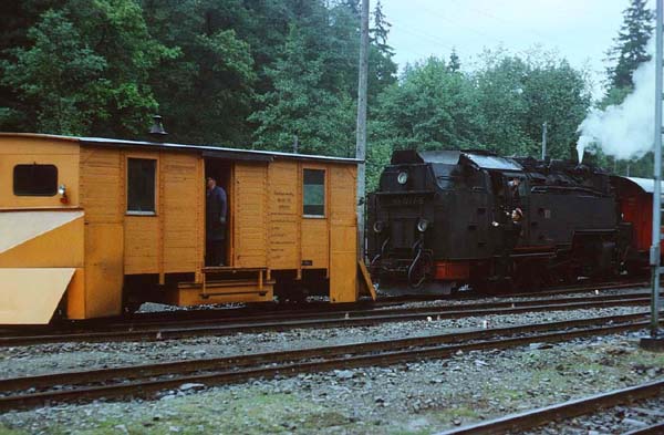 99 7222 mit Schneepflug in Alexisbad